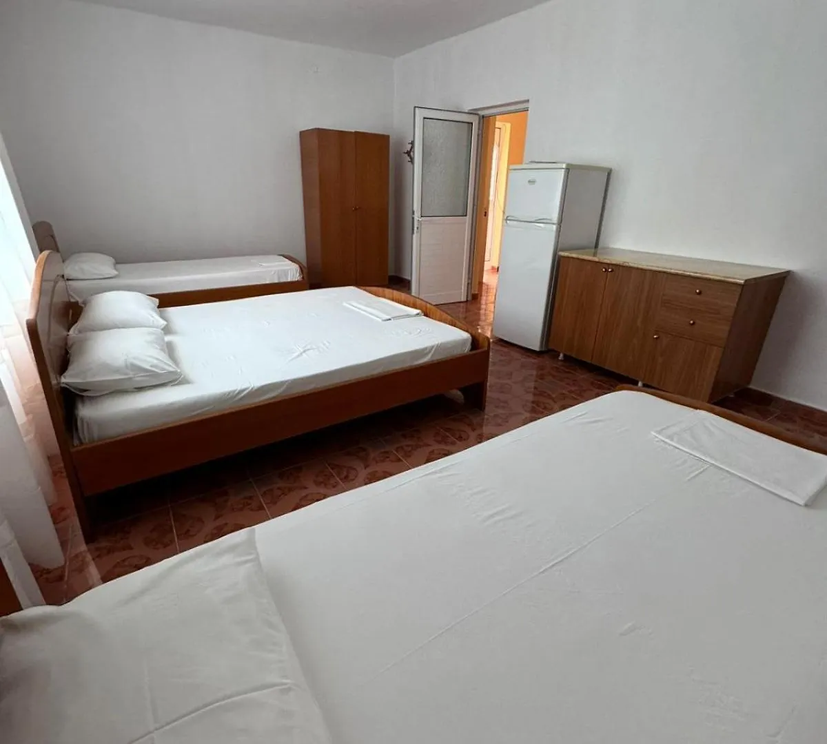 Ari'S Guest House Borsh Holiday home