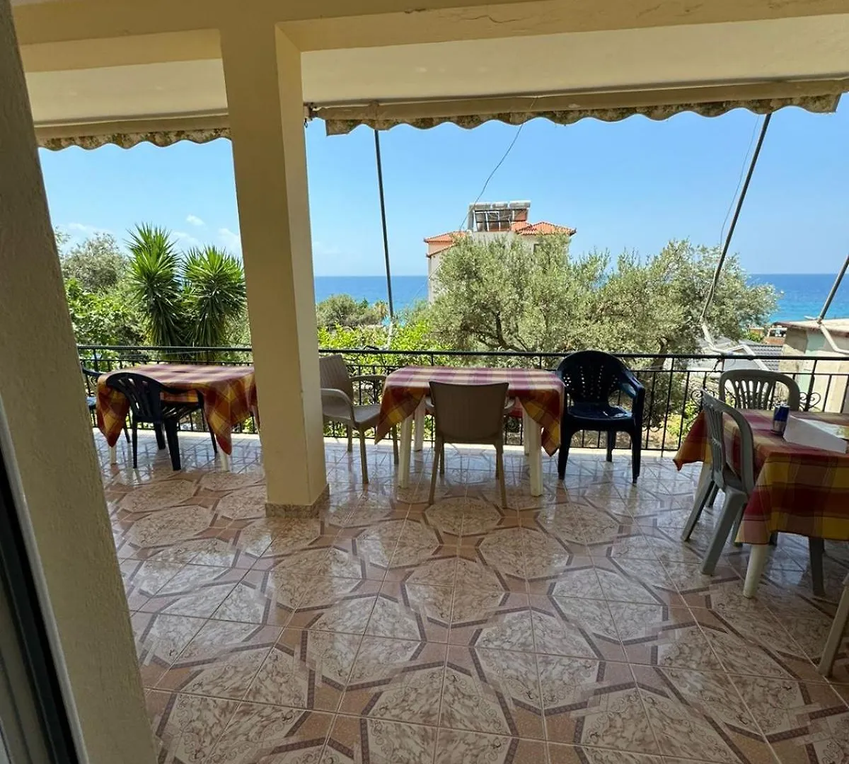 Ari'S Guest House Borş